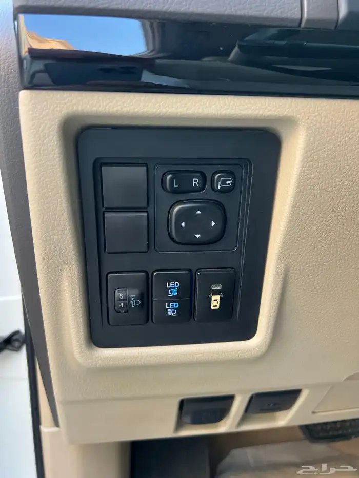 تويوتا برادو ربع موديل 2019 فل 33