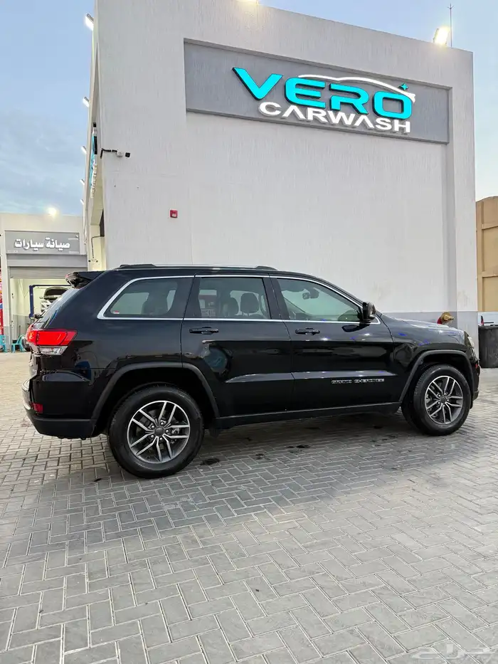جيب جراند شيروكي 2020 أسود ملكي سعودي نظيف 3