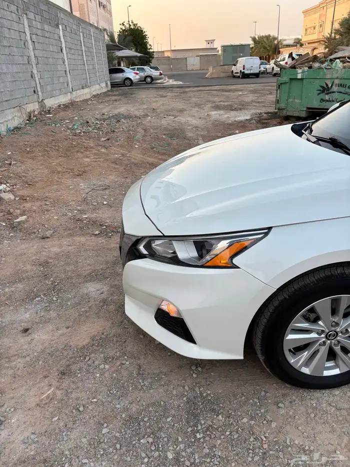 نيسان التيما 8