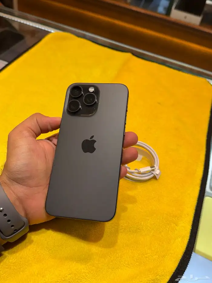 آيفون 15 برو ماكس 256 قيقاء نضيف جدا  شرق اوسط 1