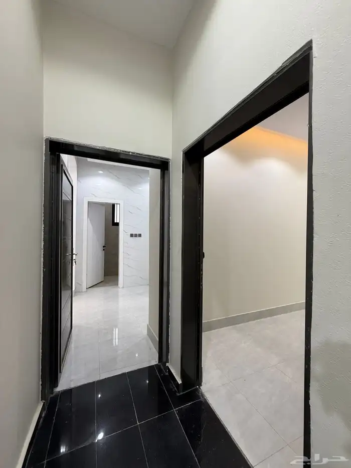 للبيع شقق ارضيه وشقق علويه ف ابها قرطبه مقابل مبني الاذاعه 23