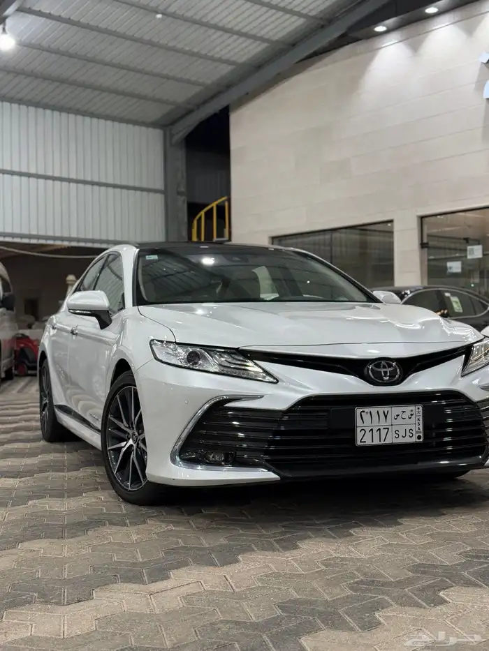تويوتا كامري 2023 Limited edition V6 عداد 6 الاف فقط 3