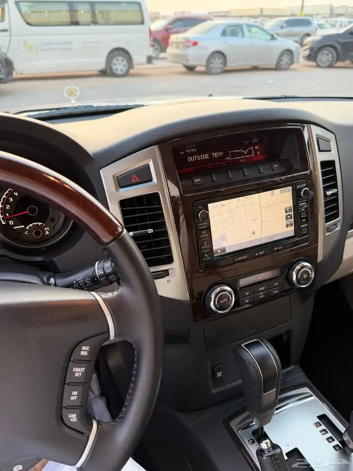 ميستوبيشي باجيرو 2020-فل كامل علامات ذهبيه عداد 35 الف فقط 27