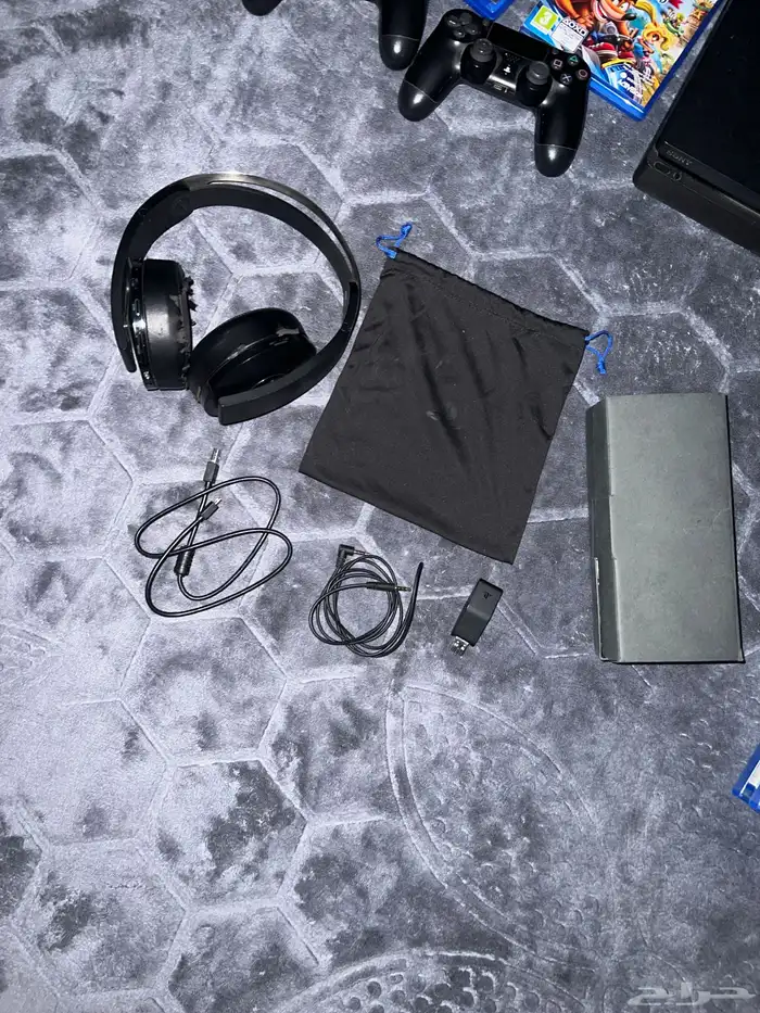 سوني 4 للبيع ما طقه شي ولا مره راح للصيانه جديد ما استخدم 3