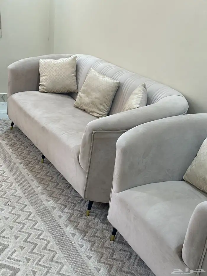 كنب اخو الجديد فيه وحده فيها كسر بسيط 1