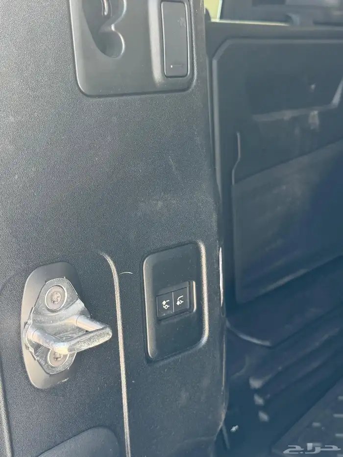 للبيع ديفندر SE موديل 2020 ماشي 70 الف كندي 12