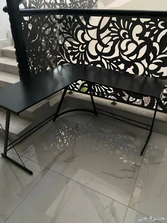 طاوله L وكرسي قيمنق 0