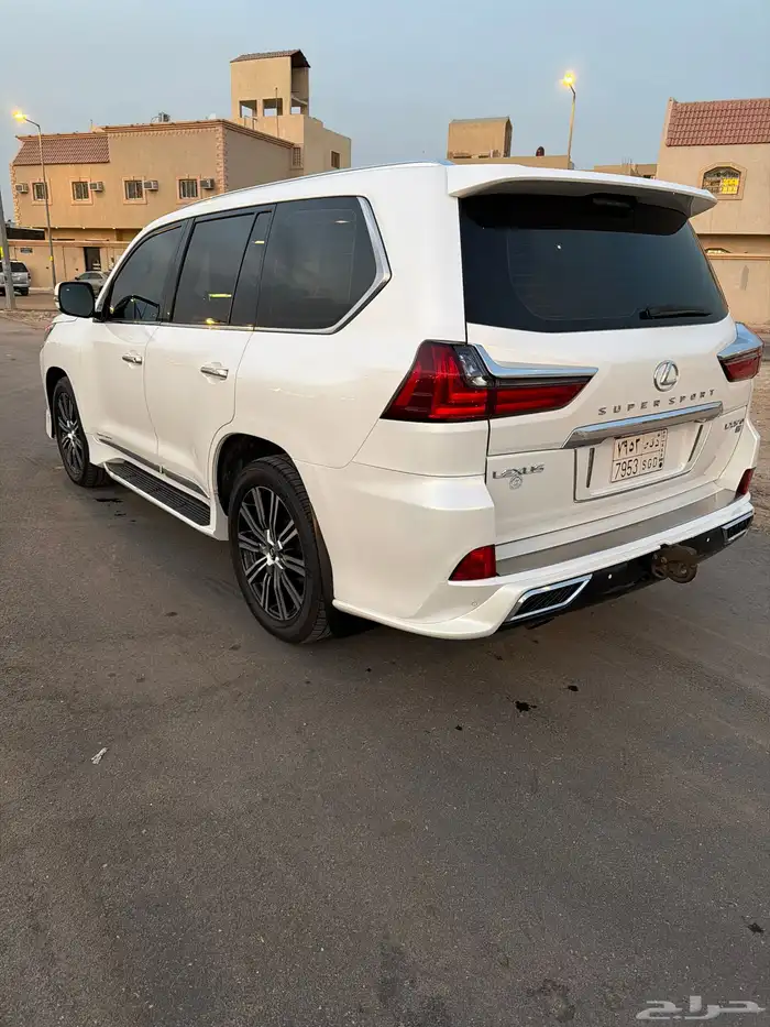 لكزس LX570 2016 3