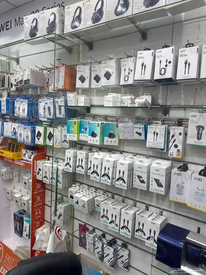 محل جوالات للتقبيل بكامل البضاعه والمحتويات 8