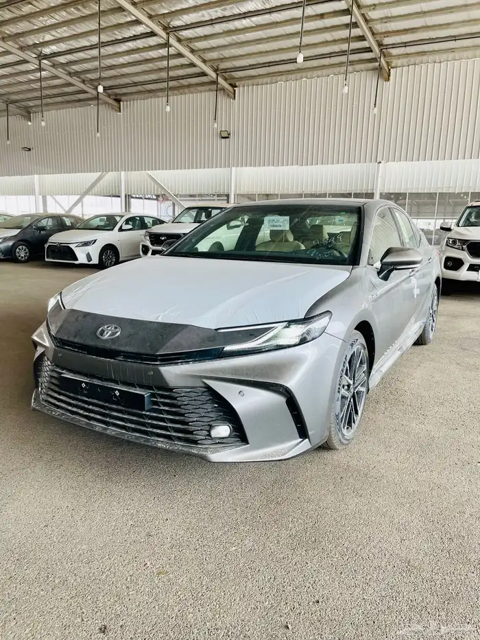 تويوتا كامري LE هايبرد 2025 1