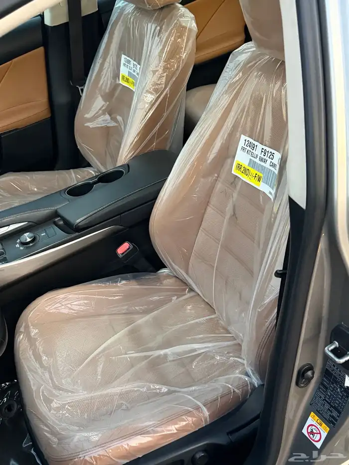 لكزس is350 2017 16