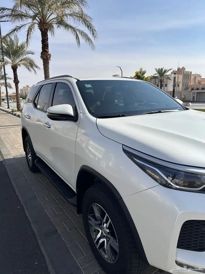 فورتشنر 2021 ابيض 4 دبل 10