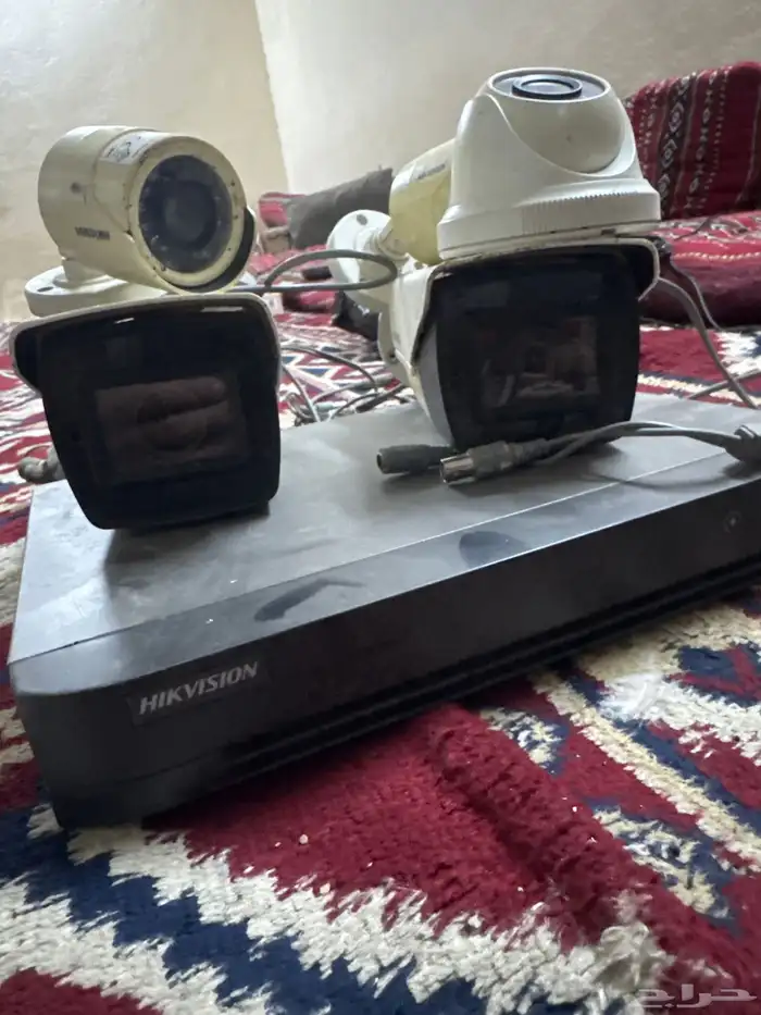 كمرات محل نظيفه مع جهازها للبيع 1