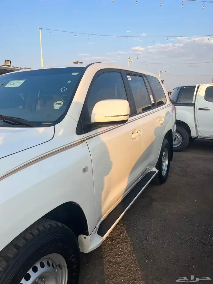 جيب لاندكروزر 2010 3