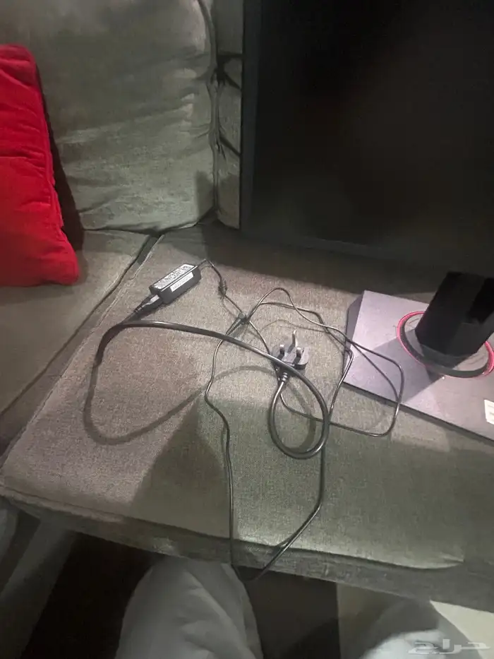 شاشة سريعة جدا  في اللعب سعرها 1000 وببيعها 700 توصيل جدة مج 1