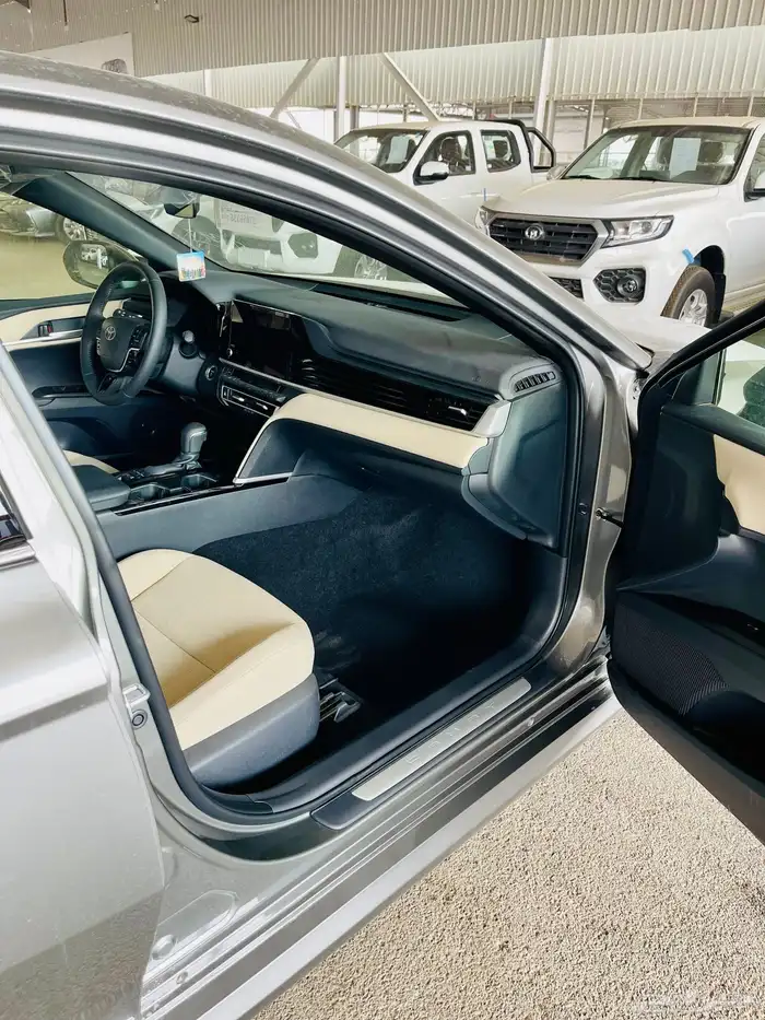 تويوتا كامري LE هايبرد 2025 13