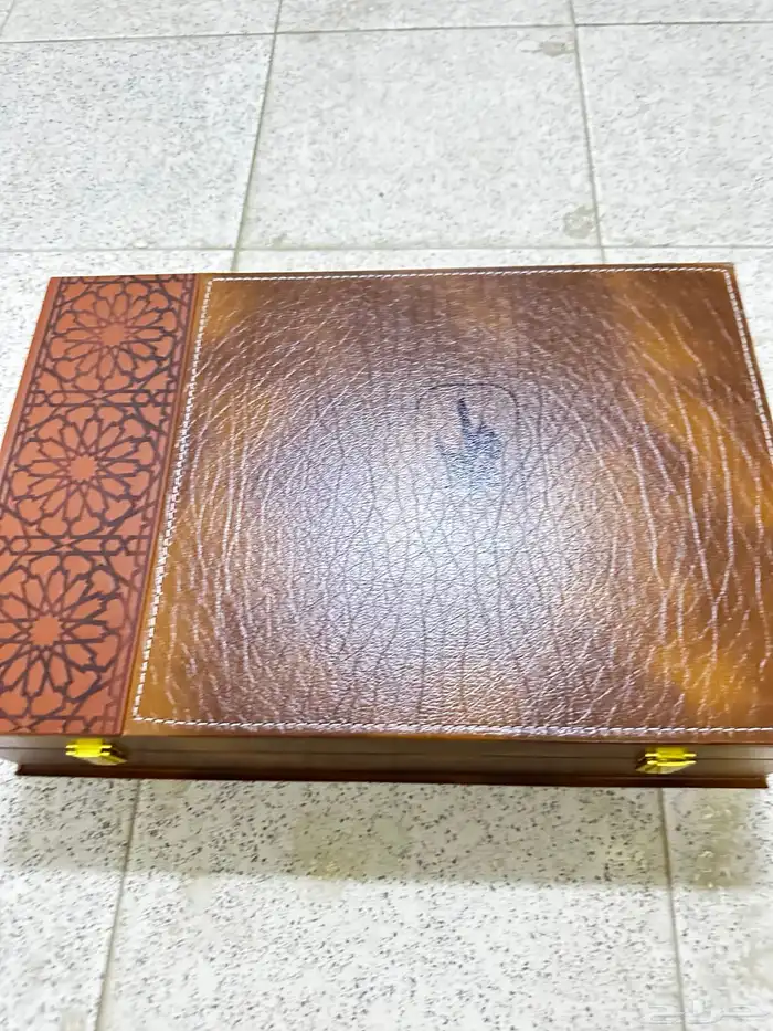 بشوت وهدايا اطقم طيب وعود وسيوف للبيع جملة او تفريد 16