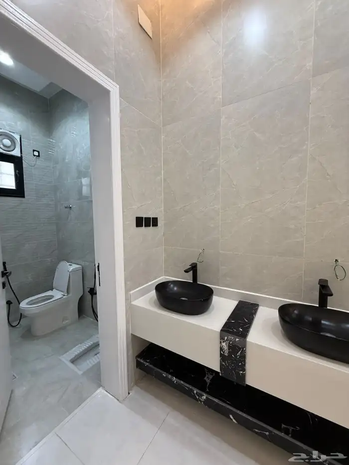 للبيع شقق ارضيه ببايكة سيارة شقق علويه بملحق ابها حي الزهور 24