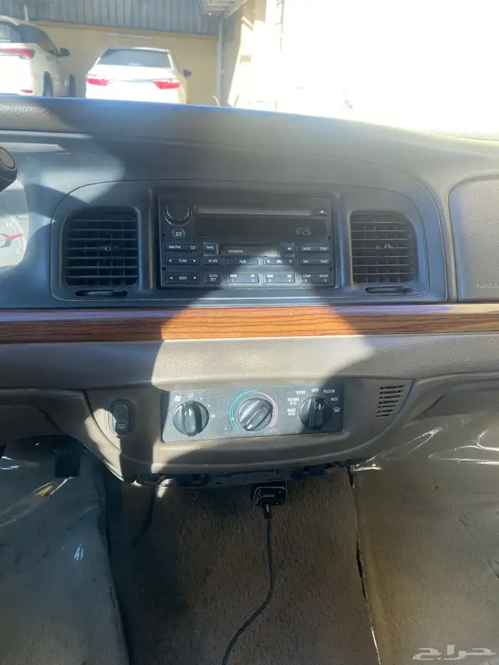 كراون فيكتوريا 2004 53