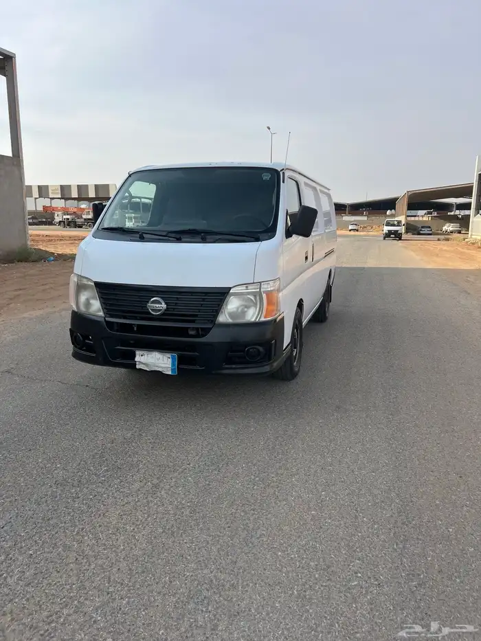 باص نيسان ثلاجه عداد 33 ألف فقط 2