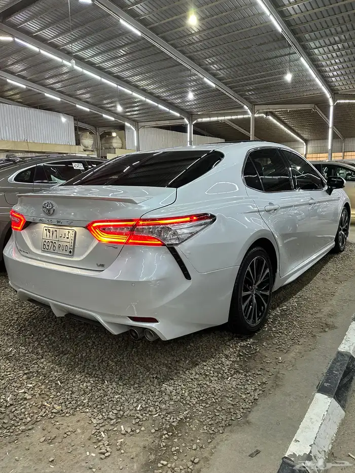 للبيع تويوتا كامري قراندي 2019 فل كامل السوم 78000 الف 10