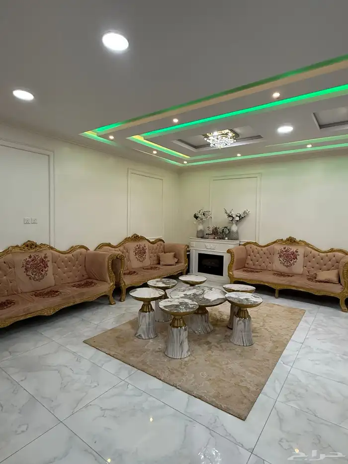 مجلس كنب ملكي 0