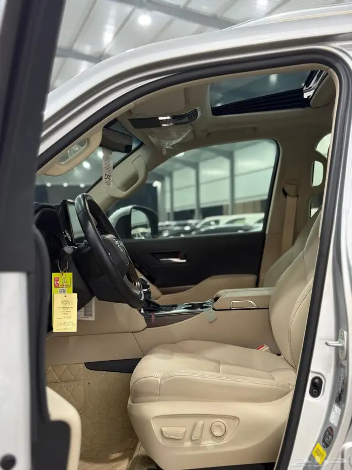 تويوتا لاندكروزر 2024 GXR L4 عداد 34 الف فقط (سعودي) 14