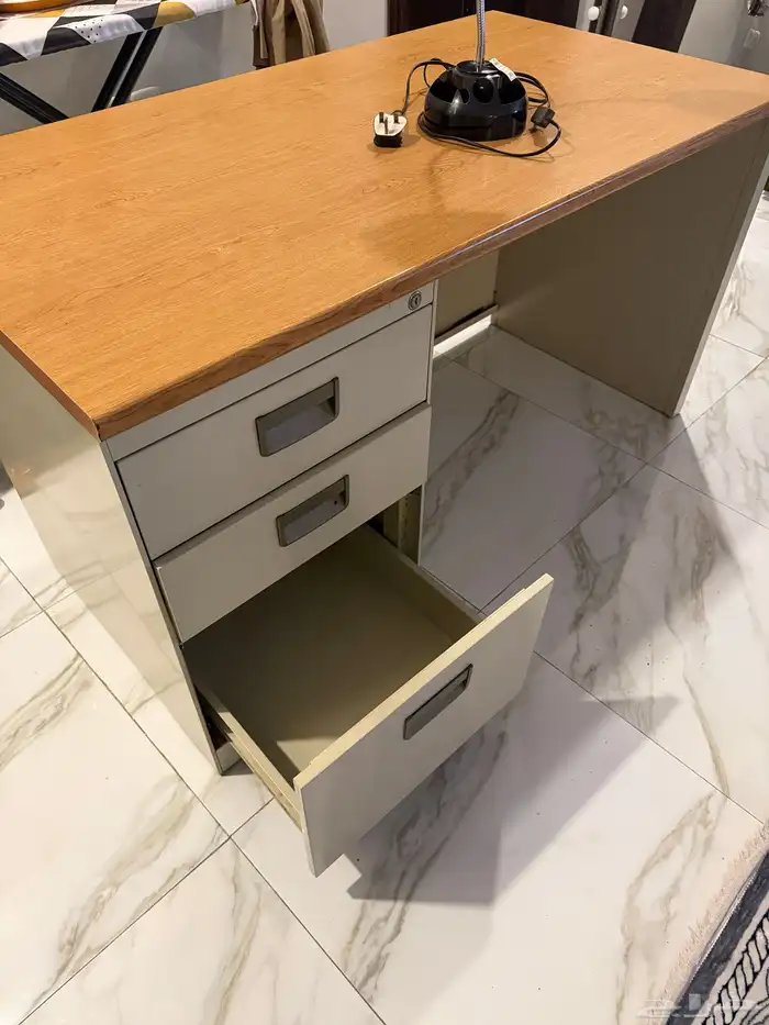 طاولة مكتبيه 3