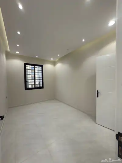 شقه علويه 6 غرف بدرج داخلي للسطح ابها قرب المطار-بسعر540الف index