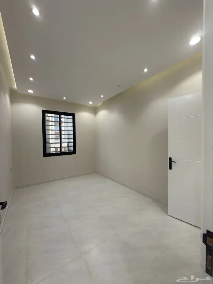 شقه علويه 6 غرف بدرج داخلي للسطح ابها قرب المطار-بسعر540الف 5