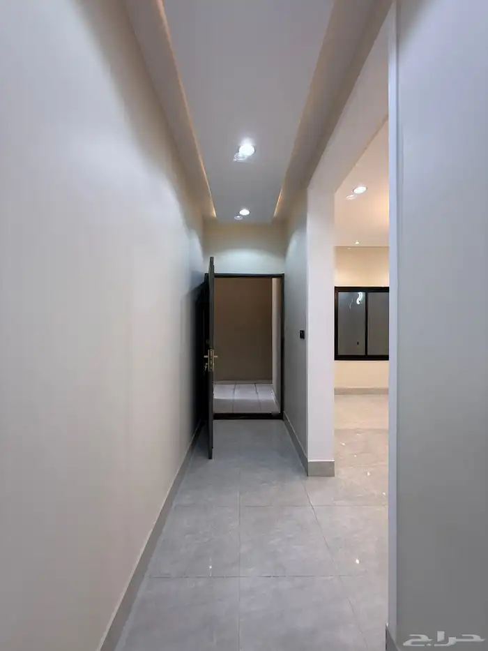 للبيع شقق ارضيه وشقق علويه ف ابها قرطبه مقابل مبني الاذاعه 14