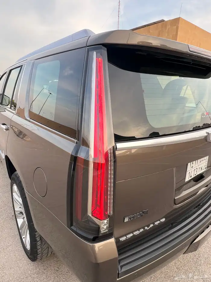 كاديلاك اسكاليد 2015 الدفعة الاخيرة شبه مخزن 15