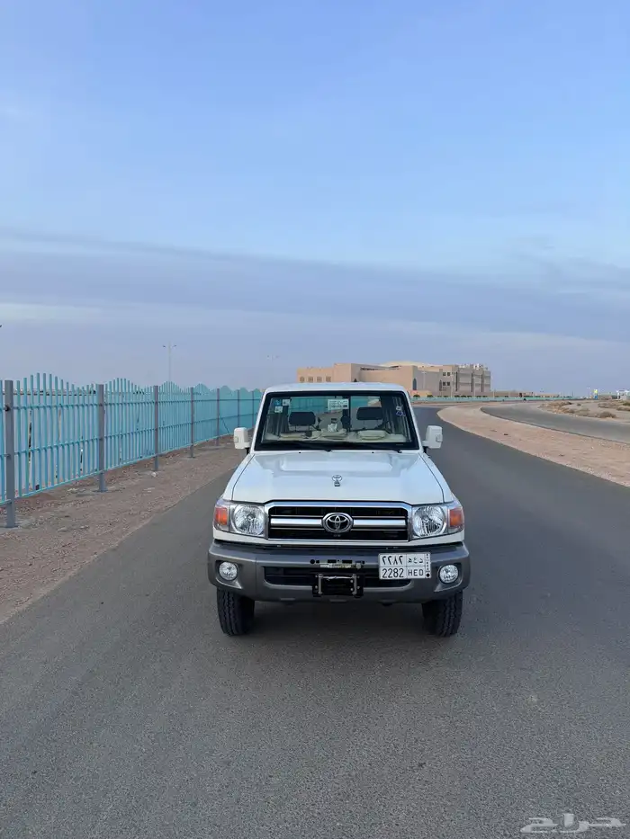 جيب ربع تويوتا 2011 ابيض للبيع 40