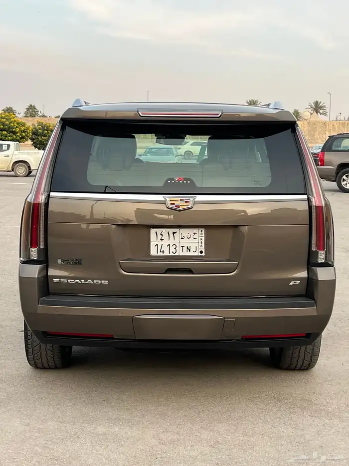 كاديلاك اسكاليد 2015 الدفعة الاخيرة شبه مخزن 5