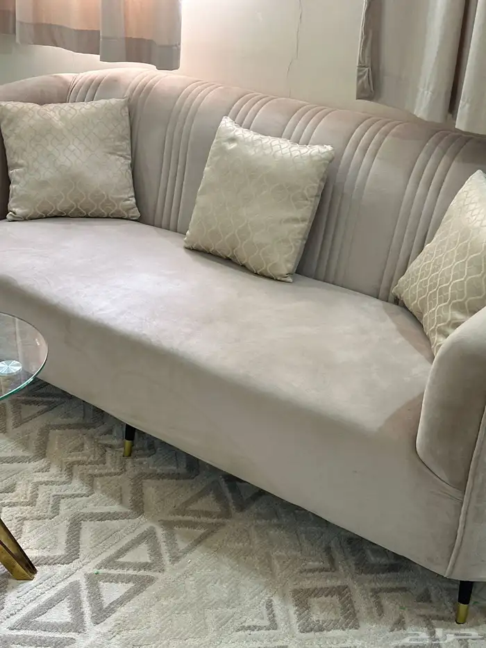 كنب اخو الجديد فيه وحده فيها كسر بسيط 2