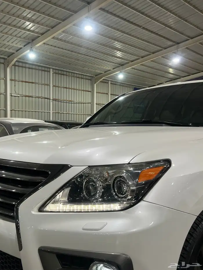 لكزس LX570 ممشى قليل 2015 وكاله نضيف ب الحيل 6