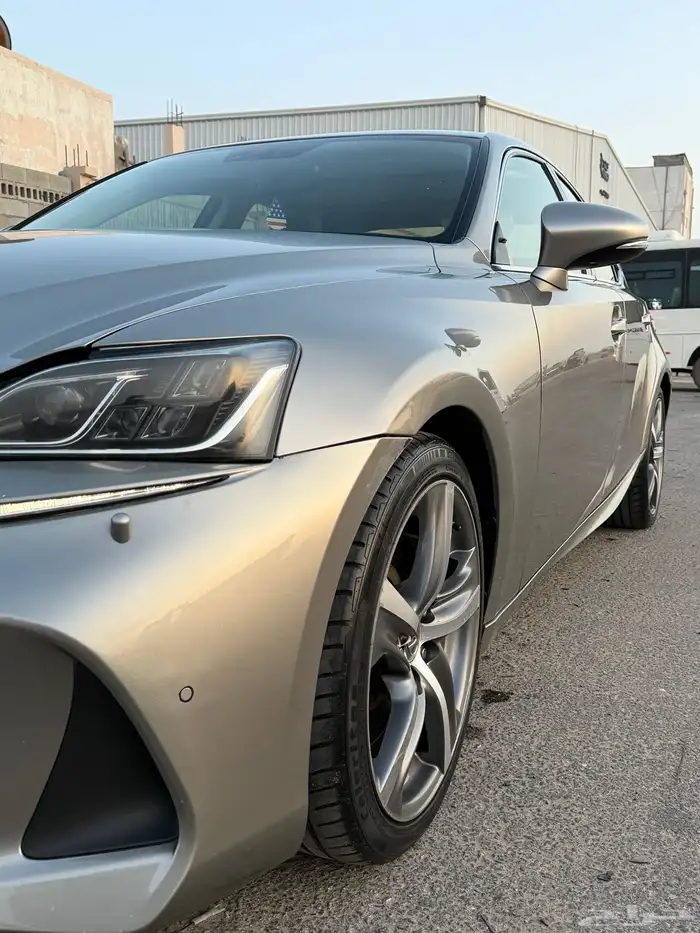 لكزس is350 2017 7