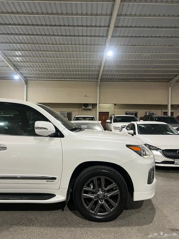 لكزس LX570 ممشى قليل 2015 وكاله نضيف ب الحيل 28