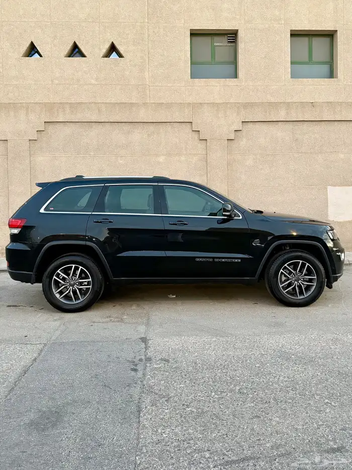 جيب جراند شيروكي 2020 أسود ملكي سعودي نظيف 0