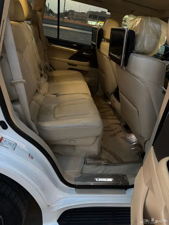 لكزس LX570 2016 9