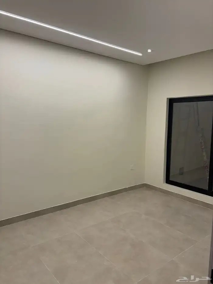 دور ارضي حي الروضه للايجار ويوجد شقتين فوق 7