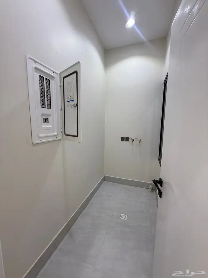 للبيع شقق ارضيه وشقق علويه ف ابها قرطبه مقابل مبني الاذاعه 9