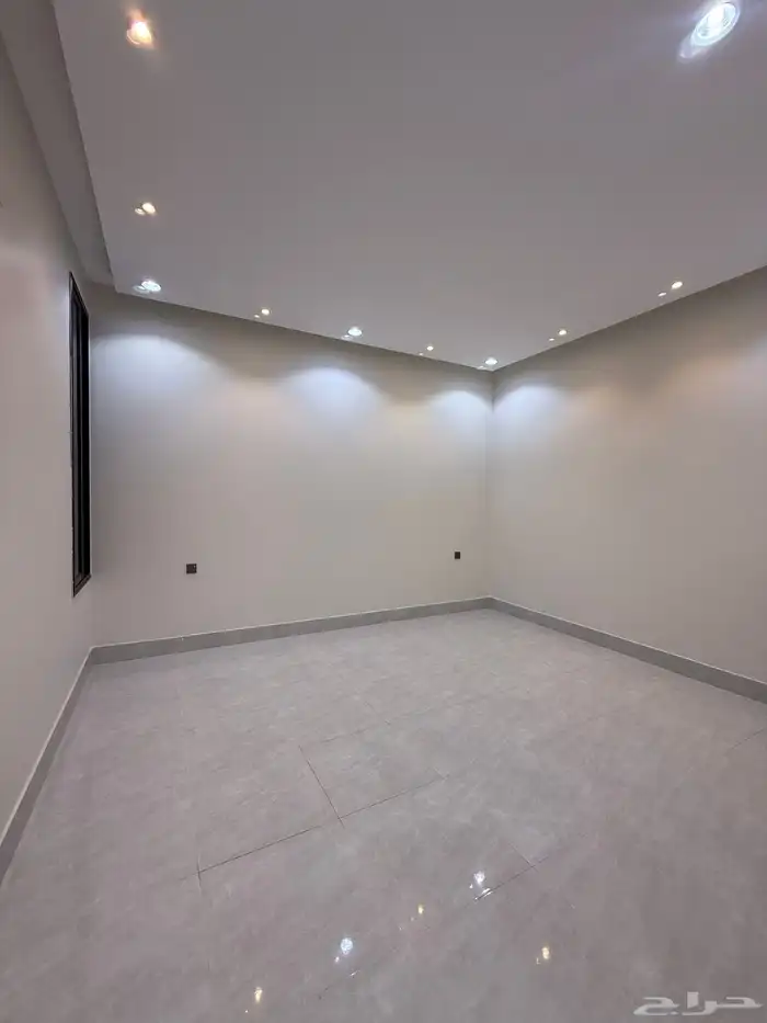 للبيع شقق ارضيه وشقق علويه ف ابها قرطبه مقابل مبني الاذاعه 18