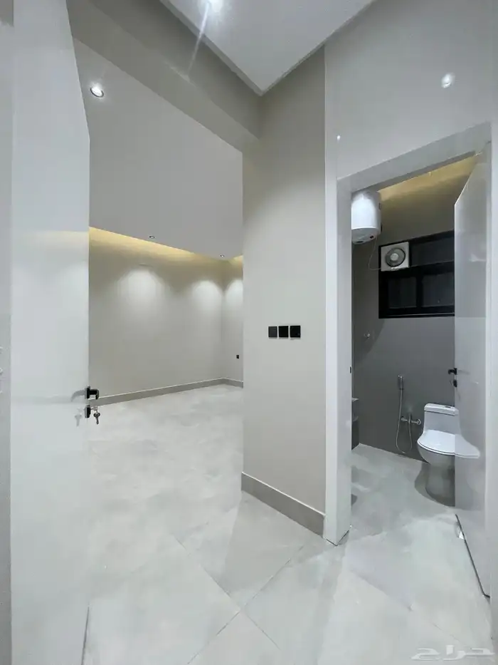 للبيع ادوار علويه بسطح خاص ومصعد جاهز 520 الف ابها المحاله 18