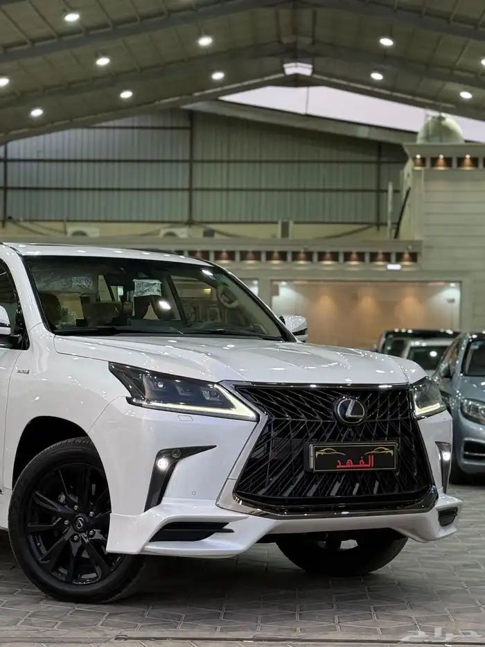 لكزس - 2019 - LX570 - فل كامل - بلاك اديشن 2