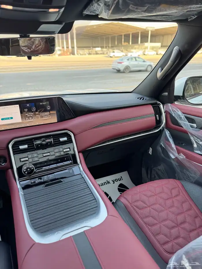 للبيع نيسان باترول بلاتينيوم 2025 - فل كامل -عداد 8 الف فقط 9