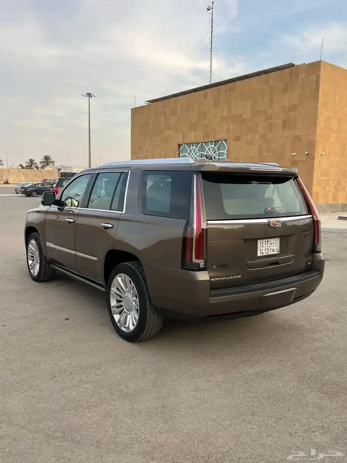 كاديلاك اسكاليد 2015 الدفعة الاخيرة شبه مخزن 4