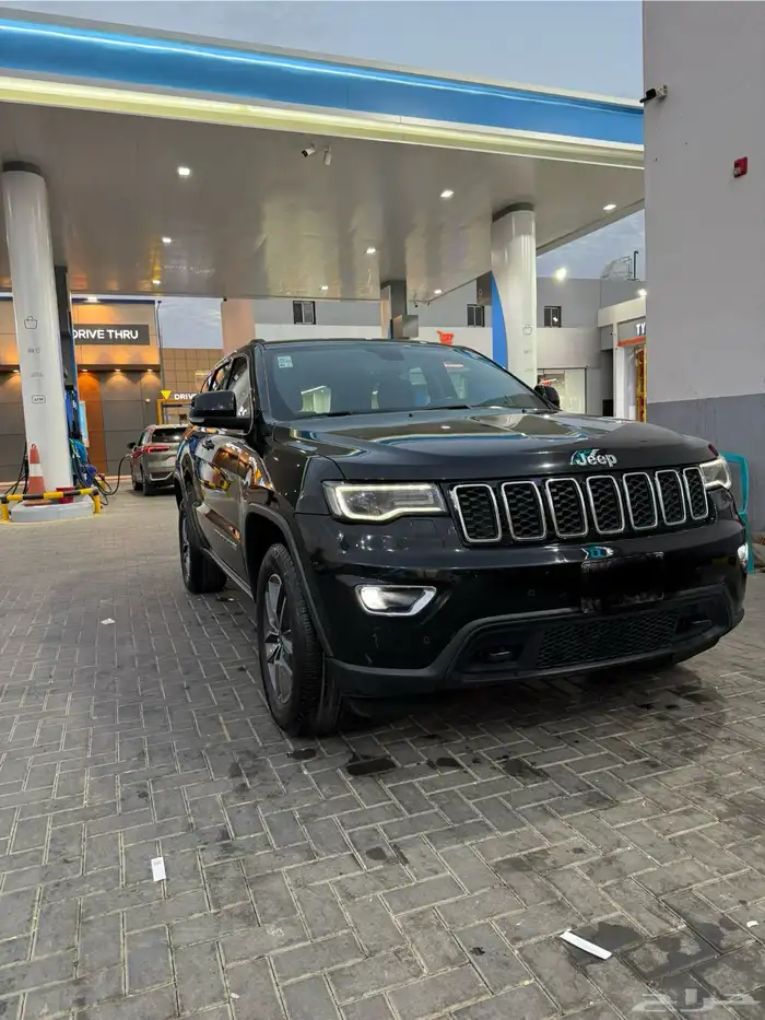 جيب جراند شيروكي 2020 أسود ملكي سعودي نظيف 2