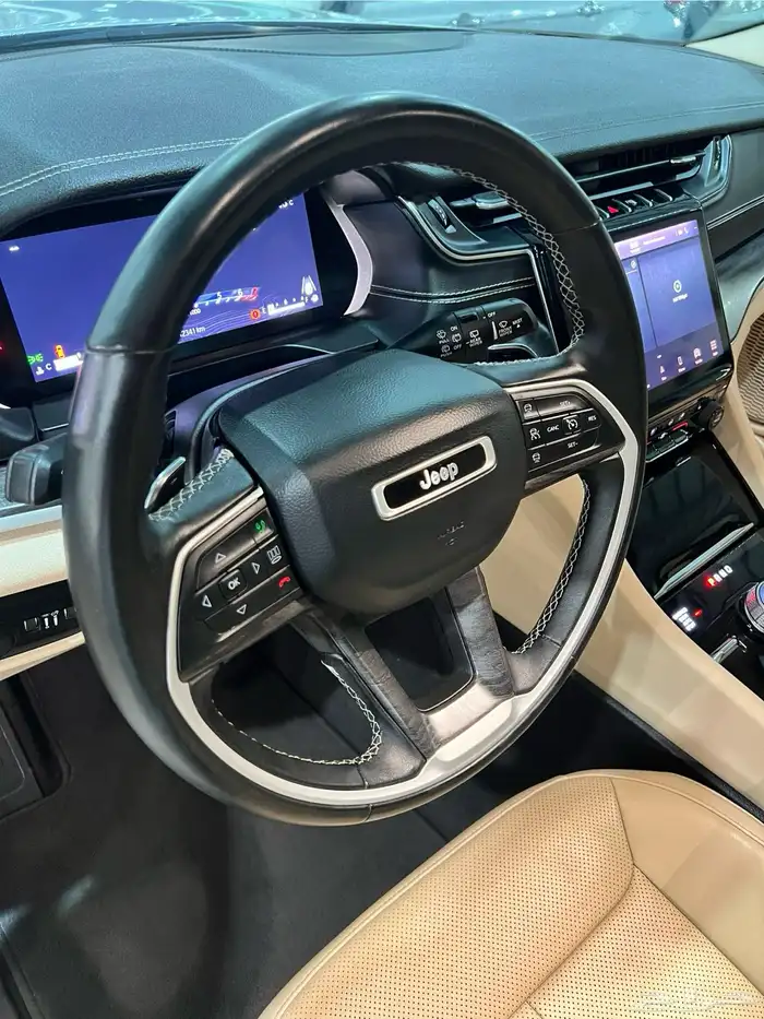 جيب جراند شيروكي 2022 ليمتد شبه جديد ( الوكيل بترومين ) 4