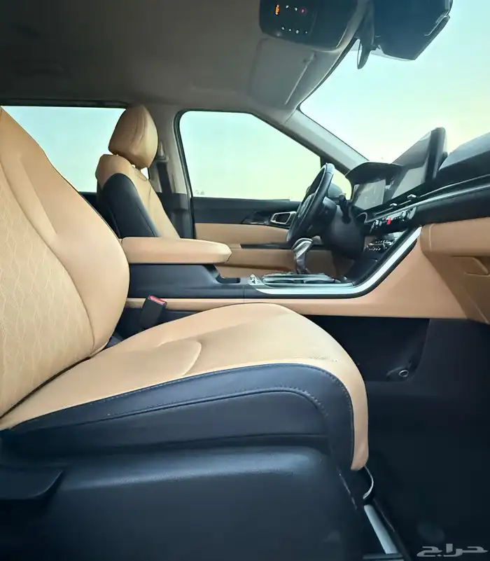 كيا كارنفال 2023 ( بنزين ) نص فل شبه جديدة 10